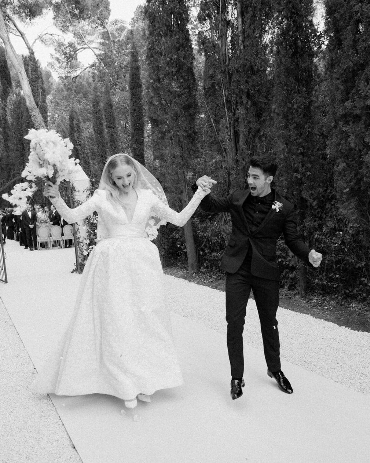 Sophie and Joe had a France wedding in May 2019 with family and friends in attendance